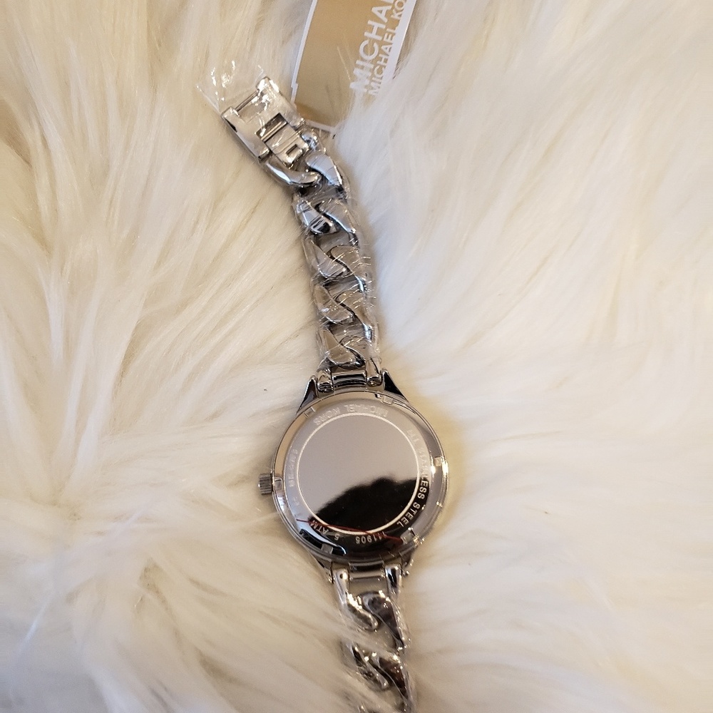 Michael kors slim runway watch. - Picture 5 of 6